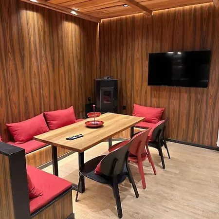 Maison De - *